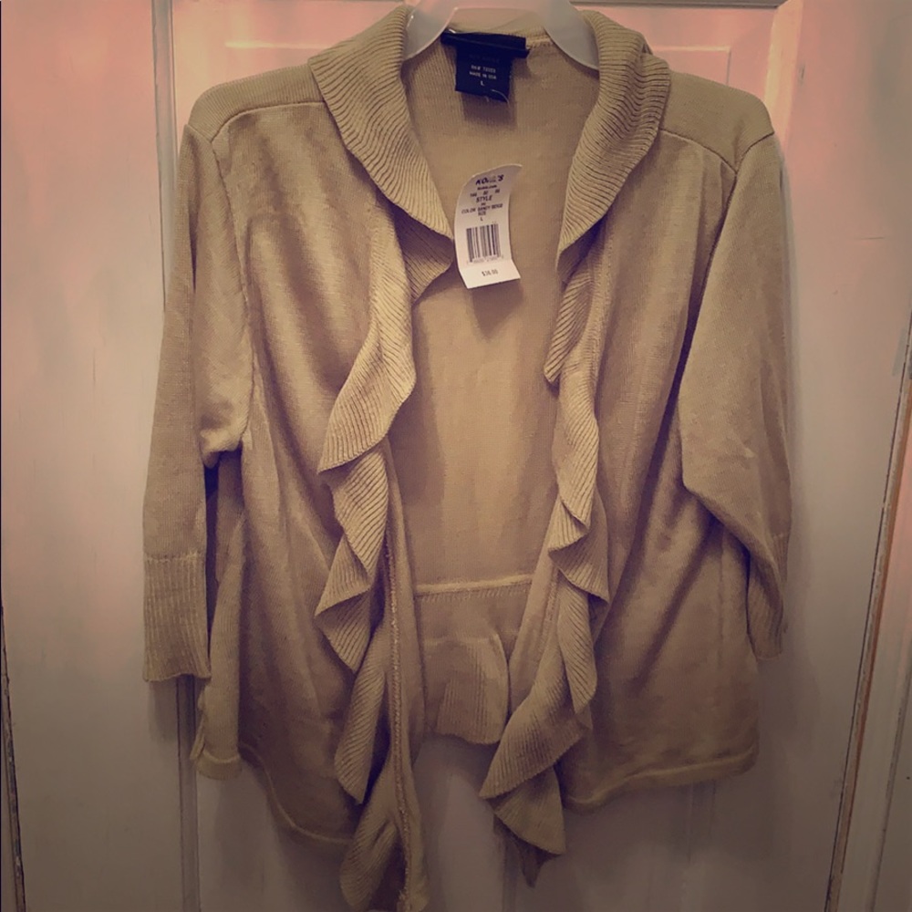 It’s Our Time ruffled 3/4 sleeve crop cardigan